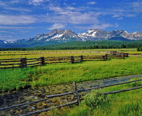 Sawtooth Mountain Range, Idaho by Ron thomas