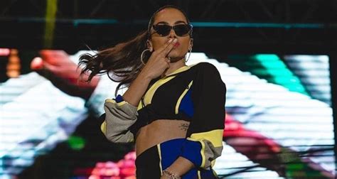 Anitta Rebate Nova Cr Tica Sobre Bumbum Celulites