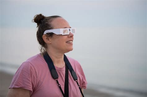 Como Assistir Ao Raro Eclipse Solar Do Anel De Fogo Sem Queimar Os