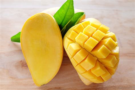 9 Proven Health Benefits Of Eating Mangoes In Pregnancy