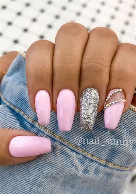 45 Pretty Romantic Nail Design Ideas To Try