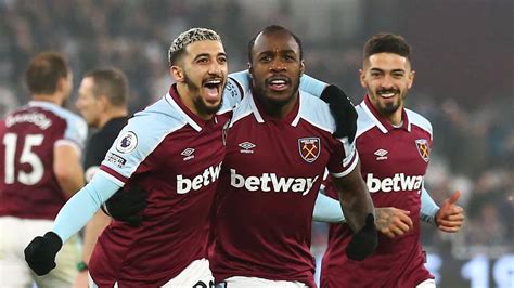 West Ham Star Manuel Lanzini Pushed Out By Recent Arrival Agent Told