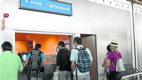 La Unión de Consumidores denuncia a Ryanair por los retrasos en el