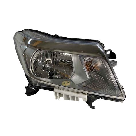 Nissan Navara RHS Headlight 17 B D Auto Body Spares