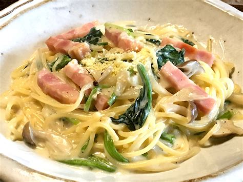 ほうれん草 と ベーコン の クリーム パスタ