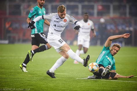 Wielki hit Widzew Legia Gdzie i o której obejrzeć mecz Transmisja