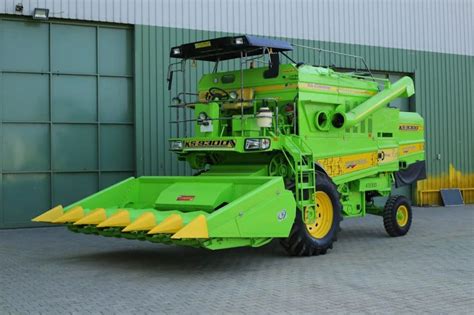 Mild Steel Ks Self Propelled Combine Harvester Acres Hr At Rs