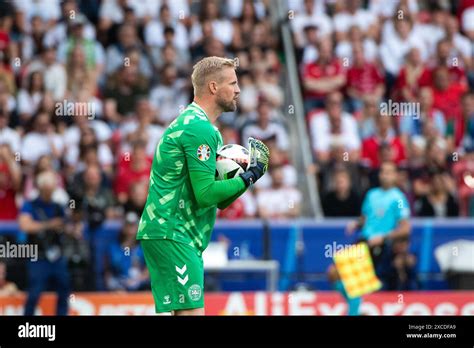 Kasper Schmeichel Daenemark 01 Am Ball GER Slovenia SVN Vs