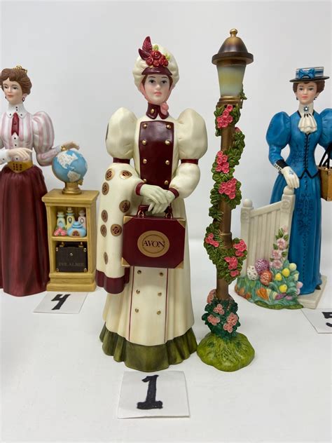 Vintage Avon Figures With Original Box / Mrs Albee Award Avon Figurines