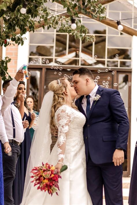 Dicas Para As Fotos Do Melhor Momento O Beijo Do Casal Vestido De