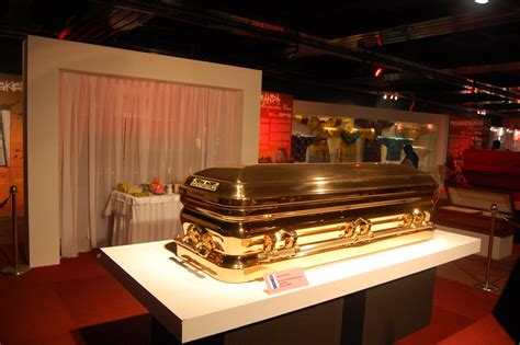 Michael Jackson In Casket | pics from tumblr