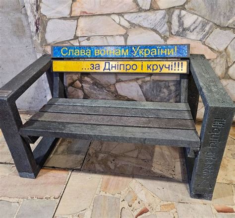 У столиці встановили лавку з переробленого пластику - Вечірній Київ