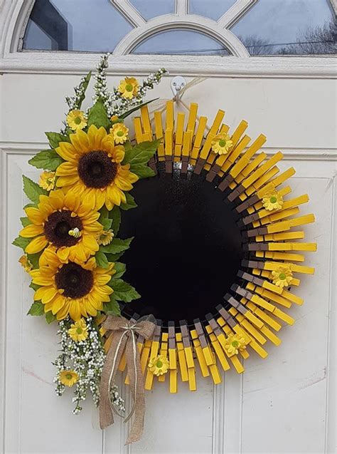 Pin by Debbie Pins on Craft Ideas | Sunflower wreath diy, Sunflower crafts, Clothes pin wreath