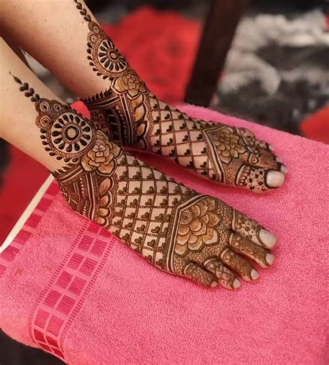 Circle Mehndi Designs for Foot That Will Wow Everyone