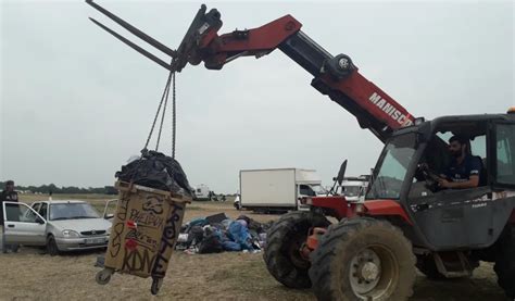 Teknival dans lIndre Le nettoyage a commencé dès les premières