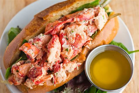 13 Places For The Best Lobster Roll In Maine History And Tips