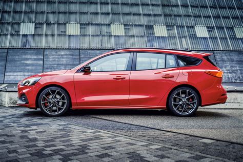 2020 Ford Focus St Wagon Race Red 10