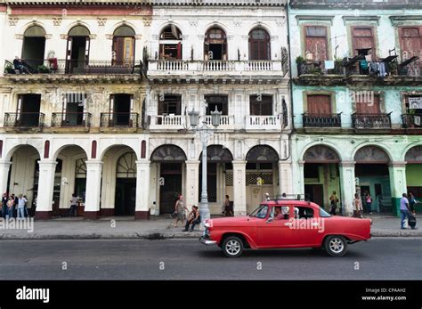 La Havane Cuba Sc Ne De Rue L Ancienne Et Us Des B Timents Photo