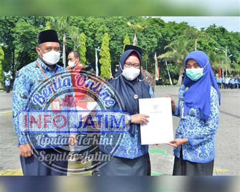 Pimpin Upacara Hut Korpi Ke Hut Pgri Ke Hari Guru Nasional Dan