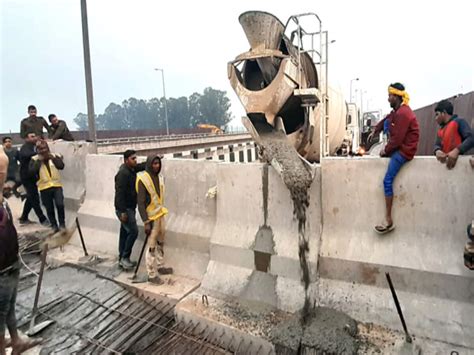 Delhi Police Heavy Preparation To Stop Farmers कंक्रीट की बैरिकेडिंग