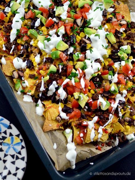 Mit K Se Berbackene Nachos Mit Hackfleisch Und Als Topping Tomate