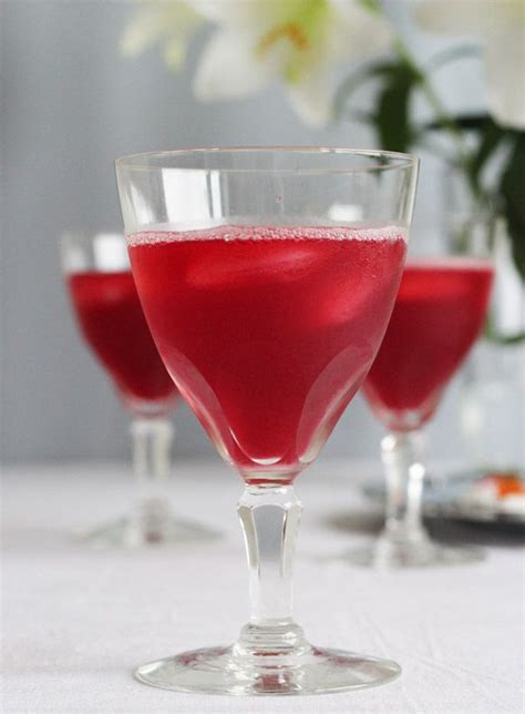 Lingonberry cocktail | Recipe | Coctails recipes, Vegan christmas recipes, Vegan cocktails