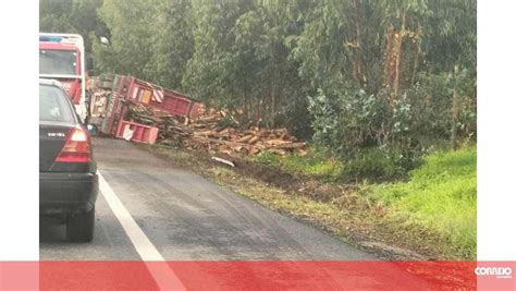 Um ferido ligeiro em despiste de camião em Setúbal Portugal Correio