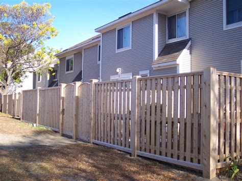 Privacy Fences - Round Hill Fence