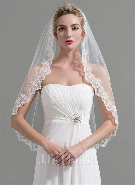 One Tier Lace Applique Edge Fingertip Bridal Veils With Applique Lace