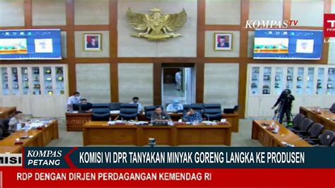 Warga Rela Antre Berjam Jam Demi Dapat Minyak Goreng Curah Rp 14 Ribu