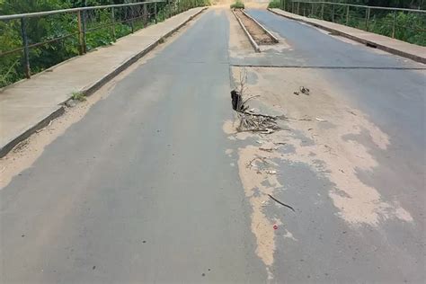 Brumado Buraco Na Cabeceira Da Ponte Do Padre Pode Causar Acidentes