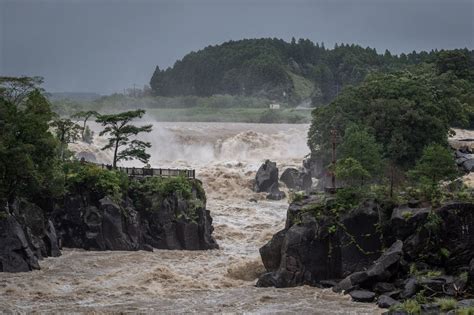 Taifunul Nanmadol Love Te Puternic Japonia Cel Pu In Doi Oameni Au