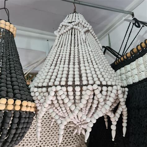 Люстры из бусин