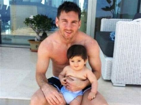 Messi Disfruta De Sus Vacaciones Junto A Su Hijo Thiago