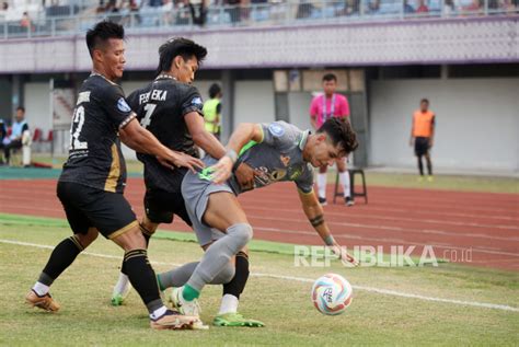 Dewa United Bermain Imbang Lawan Persebaya Surabaya Republika Online