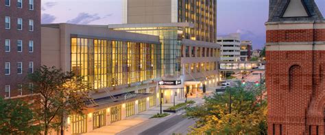 DoubleTree by Hilton Cedar Rapids Iowa - Downtown Hotel