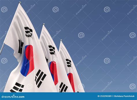 Tres Banderas De Corea Del Sur Sobre Un Asta De Bandera En Un Fondo