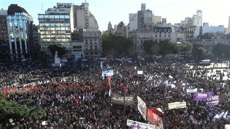 Estudiantes Salen A Las Calles En Rechazo A Ajuste A Las Universidades