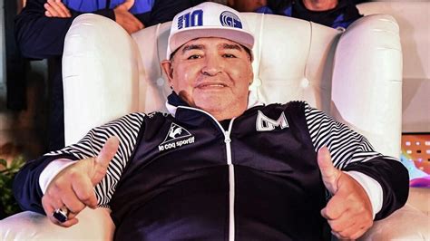 Muere Maradona A Los 60 Años Raquetas Ruedas Palos Y Agua