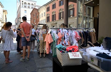 Tanti Piacentini A Caccia Di Affari Per Lo Sbaracco In Via Cavour