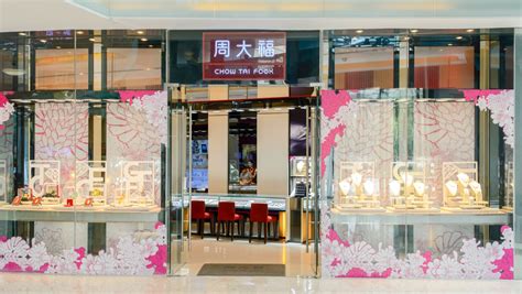 China Expansion Bolsters Chow Tai Fook Revenue