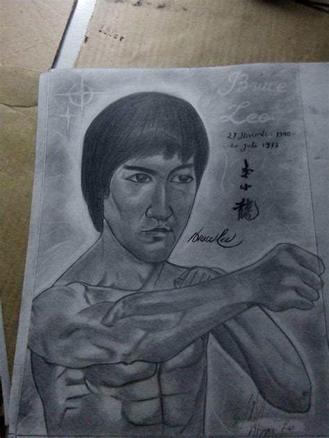 Lukis Sketsa Wajah Hitam Putih Realis