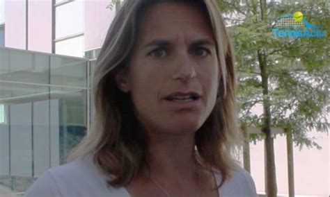 TENNIS Amélie MAURESMO 1ère femme capitaine de l équipe de France