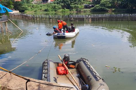 Tim SAR Kesulitan Cari Pria Bertato Yang Tenggelam Di Setu Pamulang