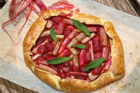 Recette De Tarte Rustique Fraises Rhubarbe