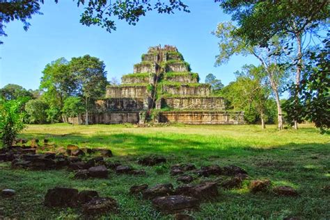 King Jayavarman II (802 - 850 A.D) ~ History of Angkor