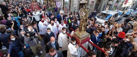 Napoli Sabato Torna La Processione Di San Gennaro Cos E Cosa