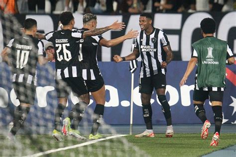 J Nior Santos Faz Hist Ria E Botafogo Vence Bragantino Na Libertadores