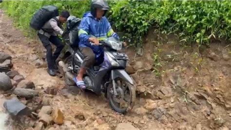 Jalan Rusak Di Wilayah Upt Marano Mamuju Hambat Pengawalan Kotak Suara