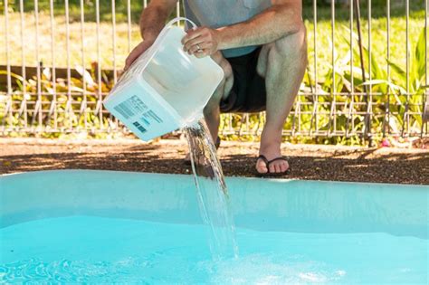 how much chlorine do i add to my pool